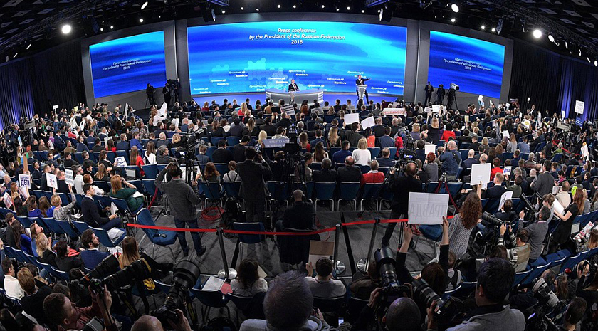 Пресс-конференция Владимира Путина с переводом на жестовый язык