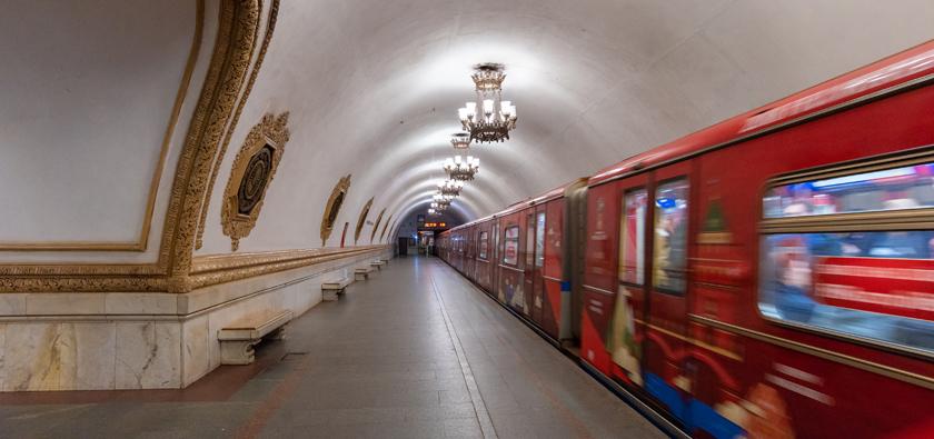 В московском метро появились экскурсии для слабослышащих пассажиров