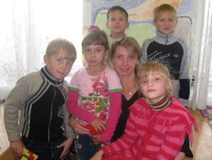 Ирина Викторовна Болотова со своим учеником Даниилом Петровым и его друзьями
