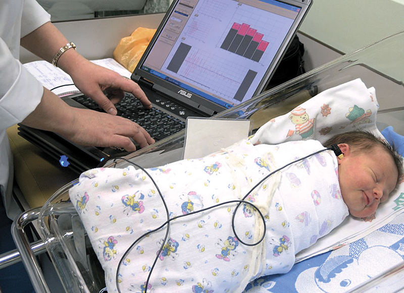 Исследование слуха у новорожденного ребенка
